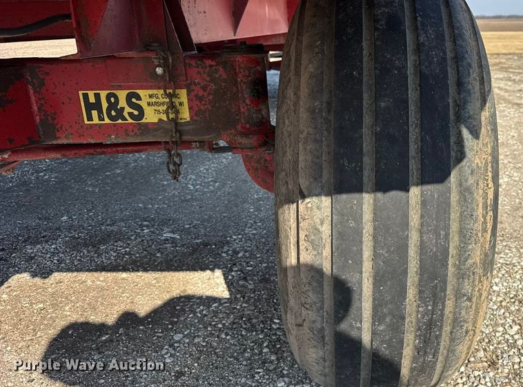 image for item EF2421 H&S HD7+4 silage wagon