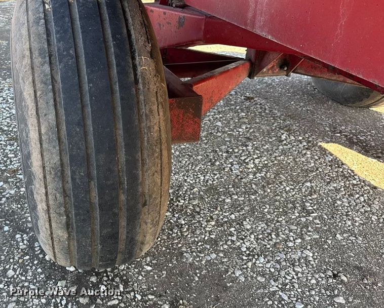 image for item EF2421 H&S HD7+4 silage wagon