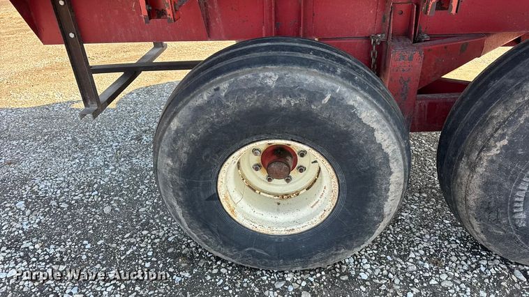 image for item EF2421 H&S HD7+4 silage wagon