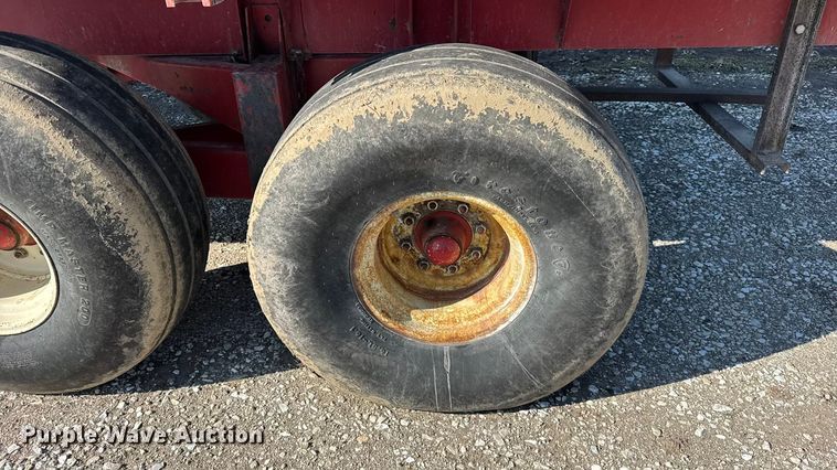 image for item EF2421 H&S HD7+4 silage wagon