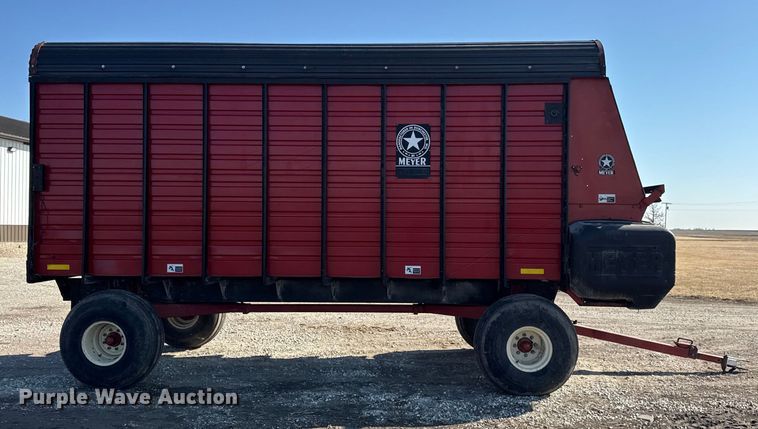 image for item EF2422 Meyer 4618 silage wagon