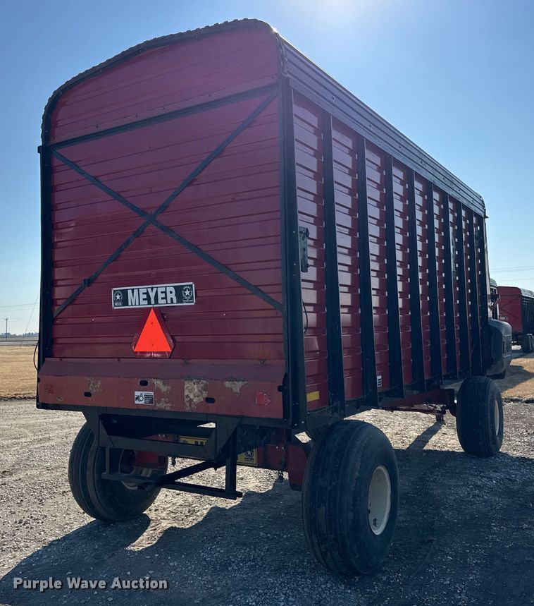 image for item EF2422 Meyer 4618 silage wagon