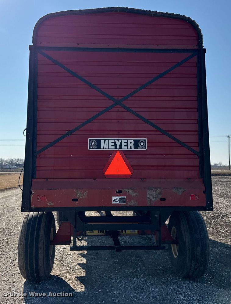 image for item EF2422 Meyer 4618 silage wagon