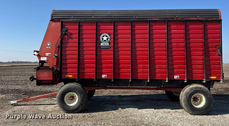 image for item EF2422 Meyer 4618 silage wagon