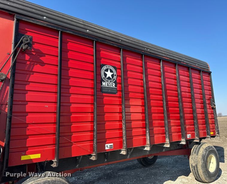 image for item EF2422 Meyer 4618 silage wagon