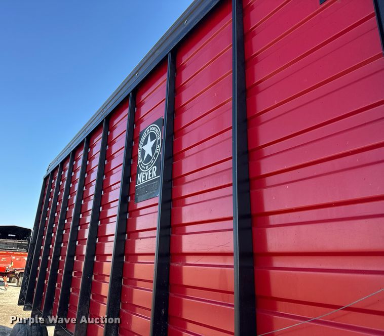 image for item EF2422 Meyer 4618 silage wagon