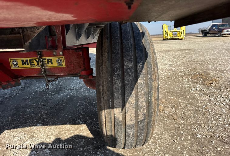 image for item EF2422 Meyer 4618 silage wagon