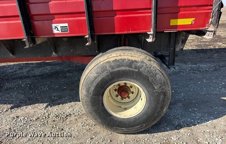 image for item EF2422 Meyer 4618 silage wagon