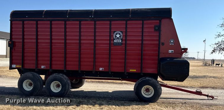 image for item EF2423 Meyer 4620 silage wagon