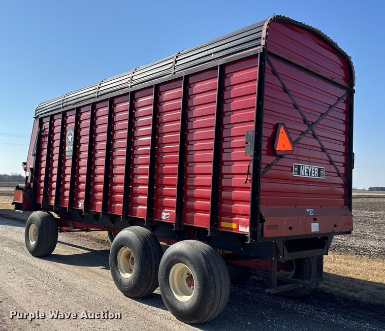 image for item EF2423 Meyer 4620 silage wagon