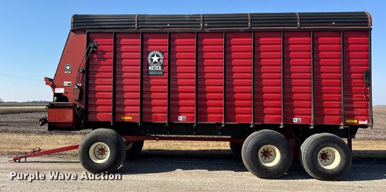 image for item EF2423 Meyer 4620 silage wagon