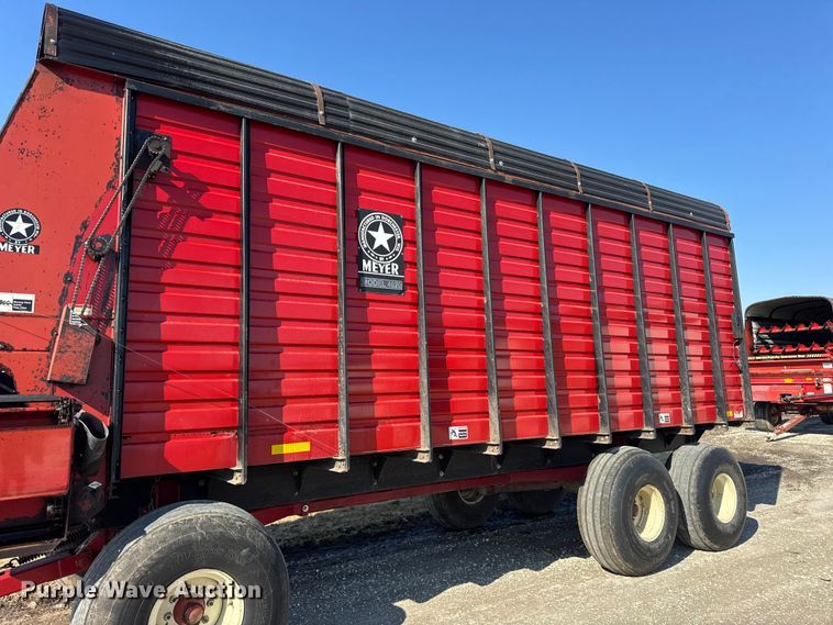 image for item EF2423 Meyer 4620 silage wagon