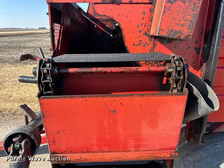 image for item EF2423 Meyer 4620 silage wagon