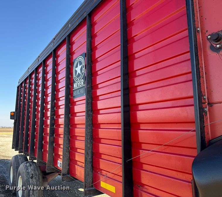 image for item EF2423 Meyer 4620 silage wagon