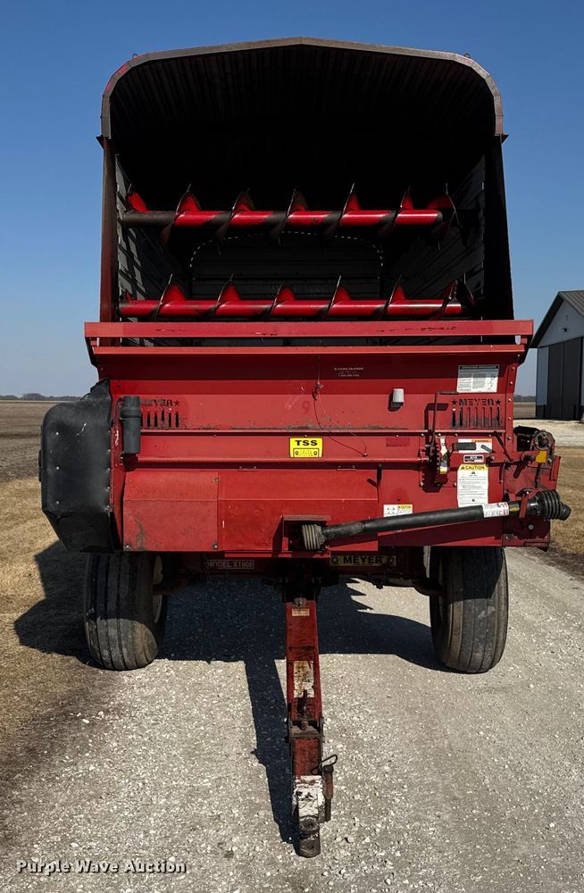 image for item EF2424 Meyer 4518 silage wagon