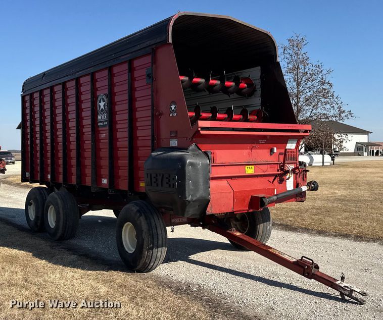 image for item EF2424 Meyer 4518 silage wagon