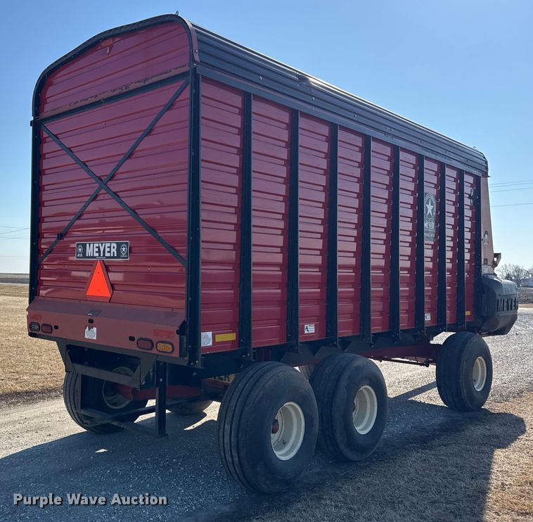 image for item EF2424 Meyer 4518 silage wagon