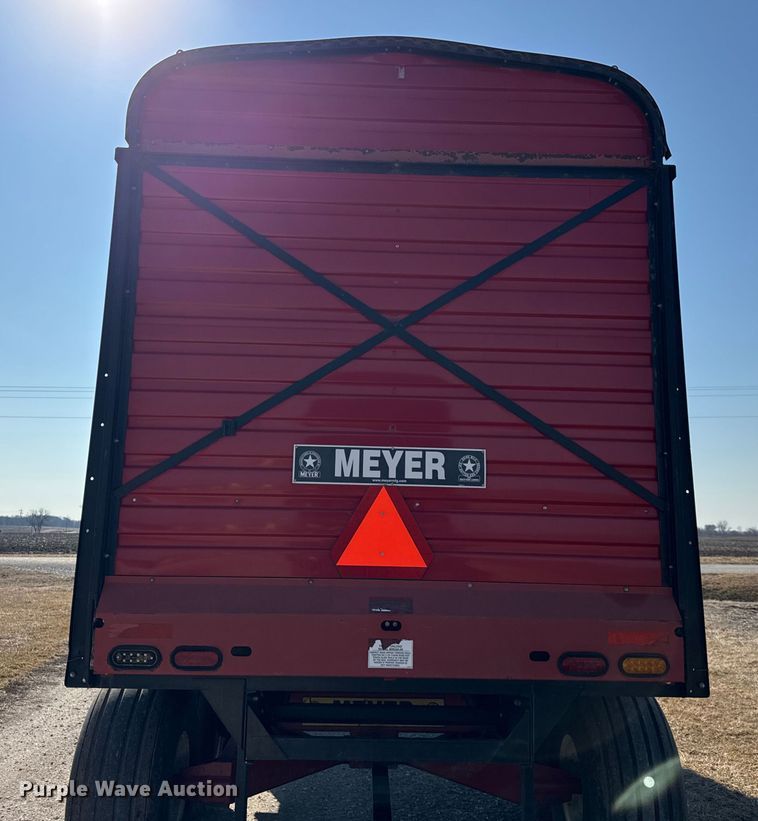 image for item EF2424 Meyer 4518 silage wagon
