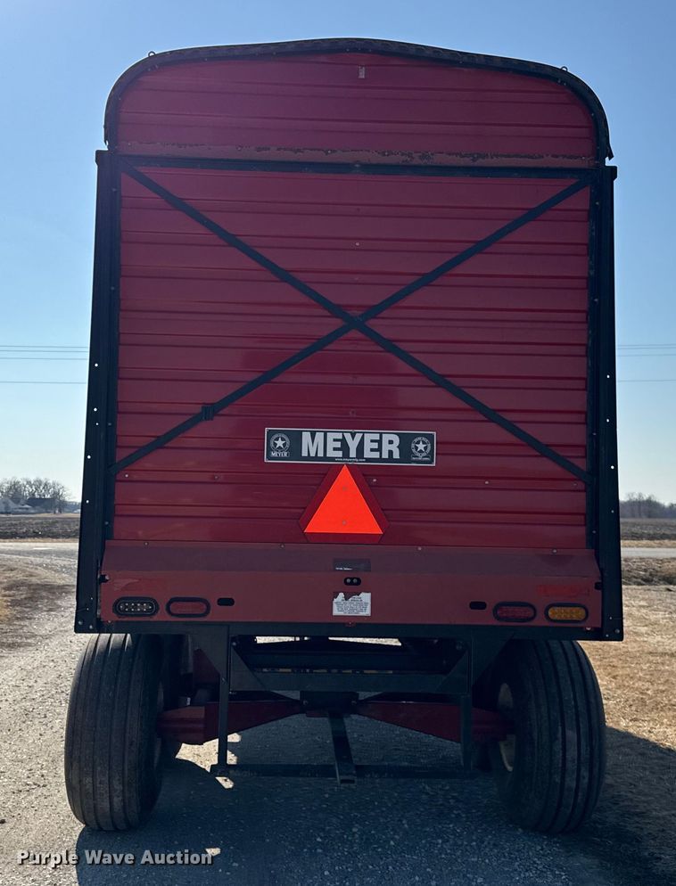 image for item EF2424 Meyer 4518 silage wagon