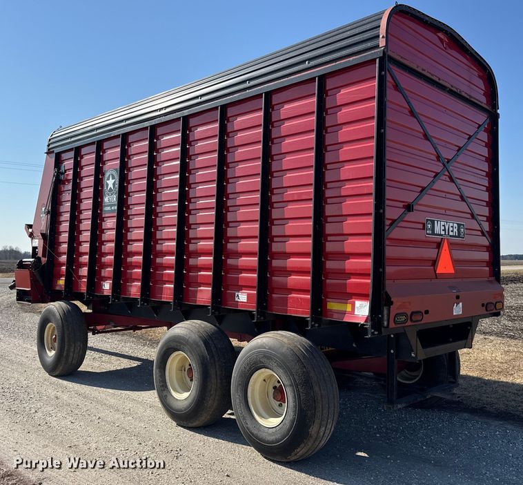 image for item EF2424 Meyer 4518 silage wagon