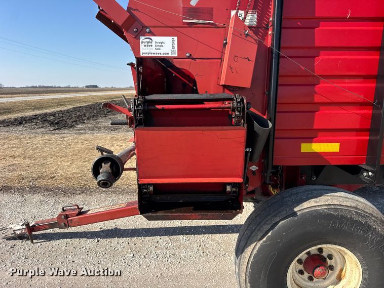 image for item EF2424 Meyer 4518 silage wagon