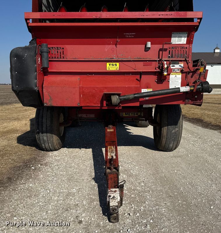 image for item EF2424 Meyer 4518 silage wagon