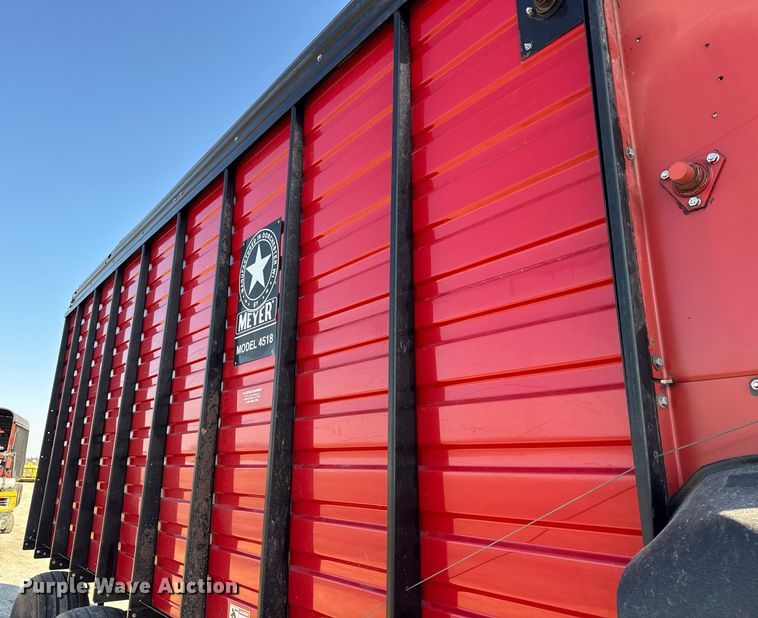 image for item EF2424 Meyer 4518 silage wagon