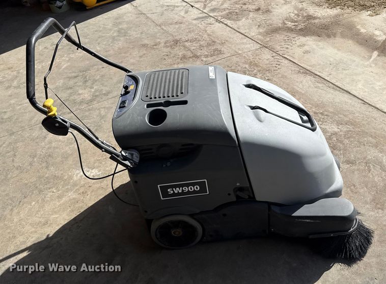 image for item EP2892 Advance SW900 floor scrubber