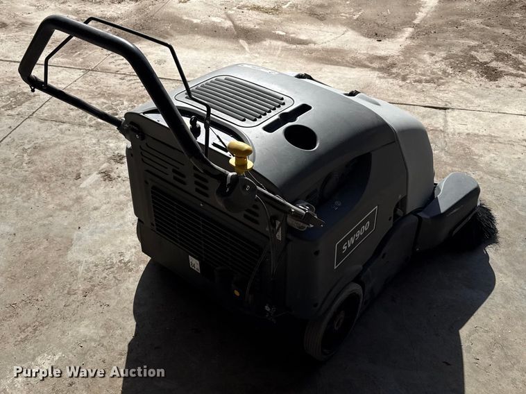 image for item EP2892 Advance SW900 floor scrubber