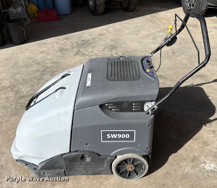 image for item EP2892 Advance SW900 floor scrubber