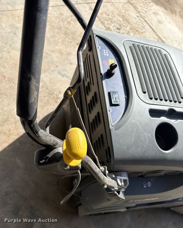 image for item EP2892 Advance SW900 floor scrubber