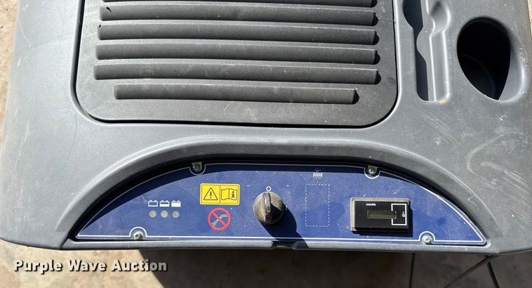 image for item EP2892 Advance SW900 floor scrubber