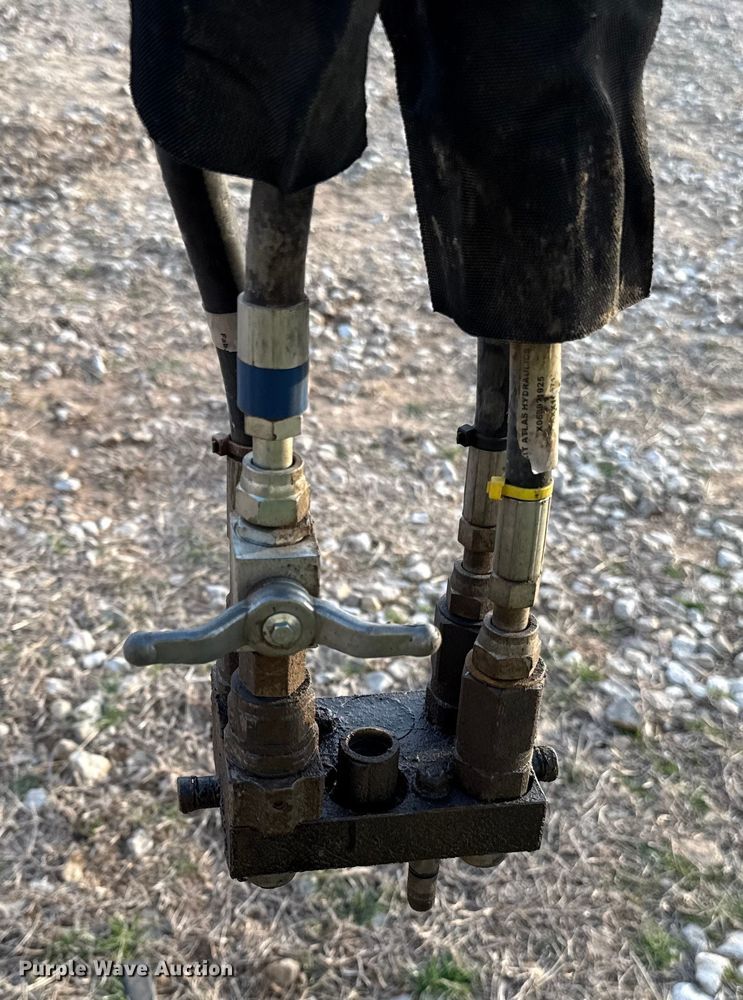 image for item ES5823 2020 John Deere 540R loader