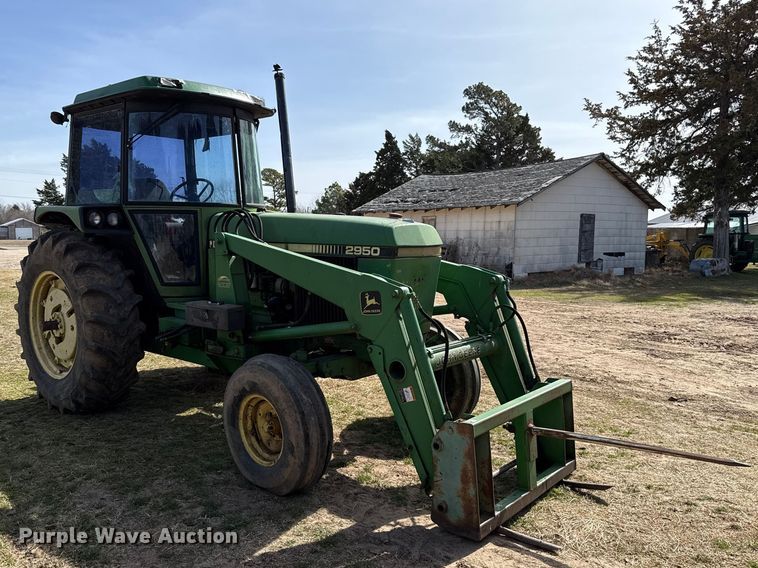 image for item ES5877 1983 John Deere 2950 tractor