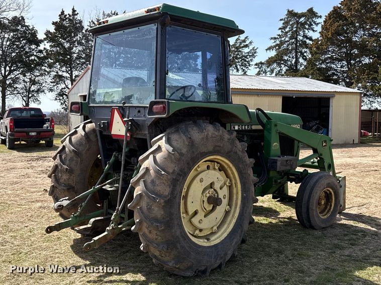 image for item ES5877 1983 John Deere 2950 tractor