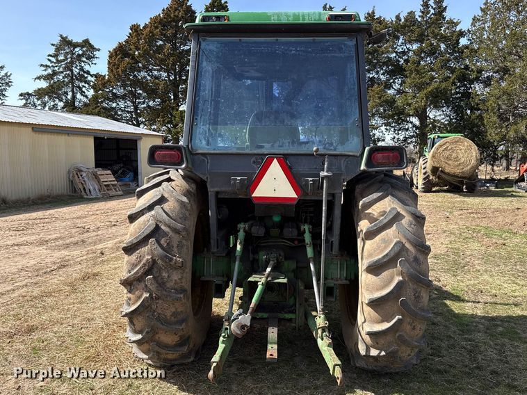 image for item ES5877 1983 John Deere 2950 tractor