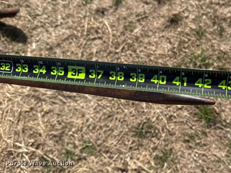 image for item ES5877 1983 John Deere 2950 tractor