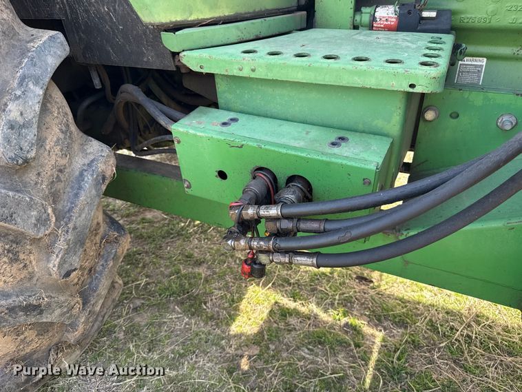 image for item ES5877 1983 John Deere 2950 tractor