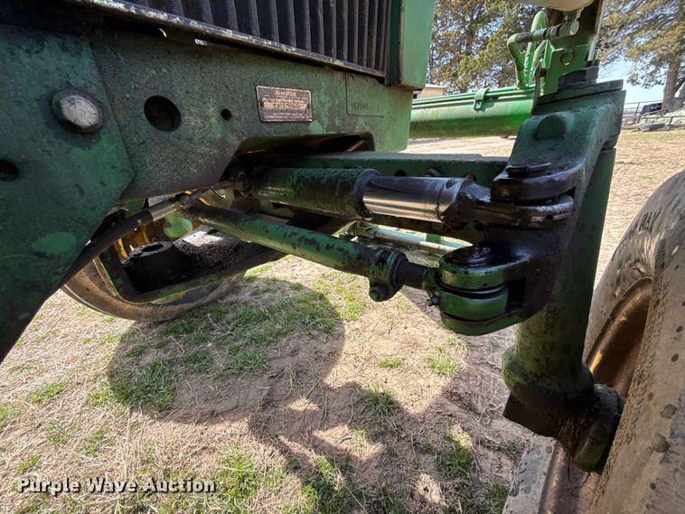 image for item ES5877 1983 John Deere 2950 tractor