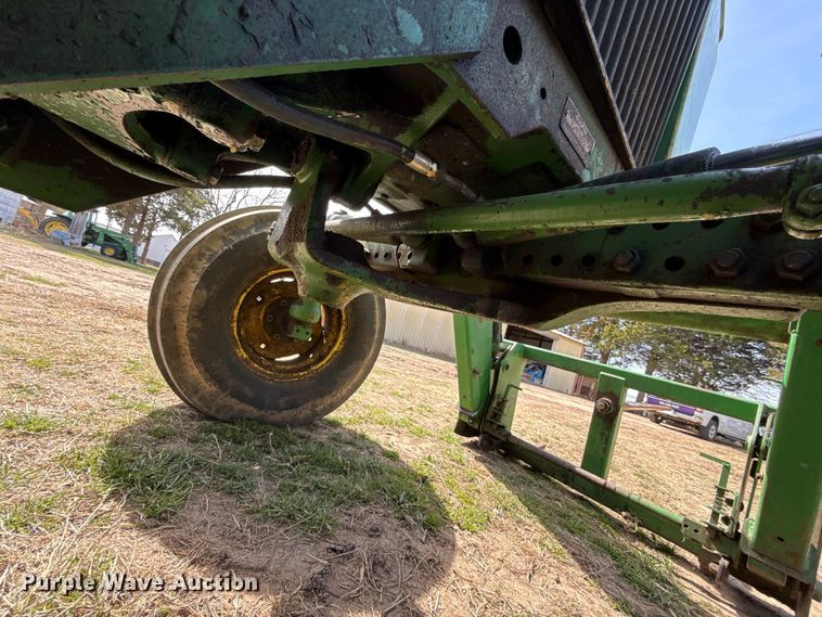 image for item ES5877 1983 John Deere 2950 tractor