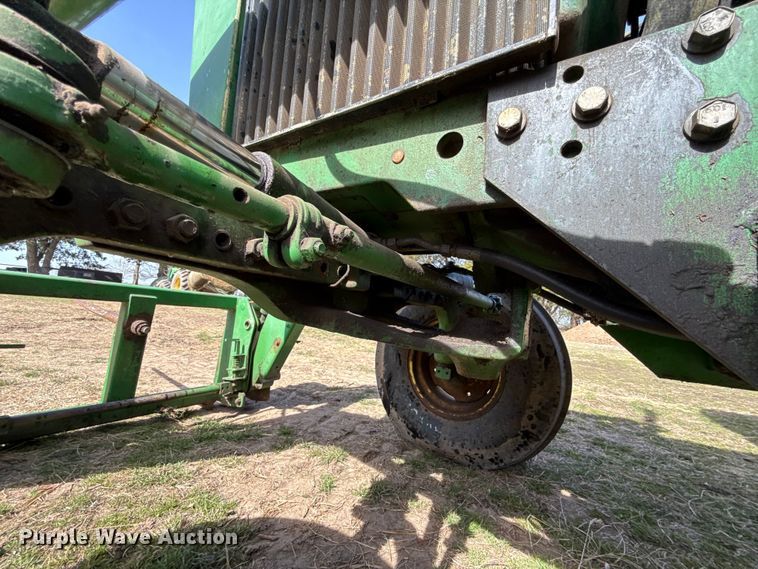 image for item ES5877 1983 John Deere 2950 tractor