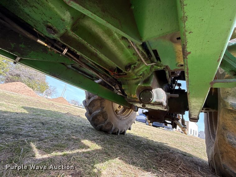 image for item ES5877 1983 John Deere 2950 tractor