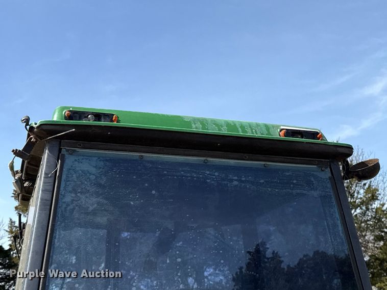 image for item ES5877 1983 John Deere 2950 tractor