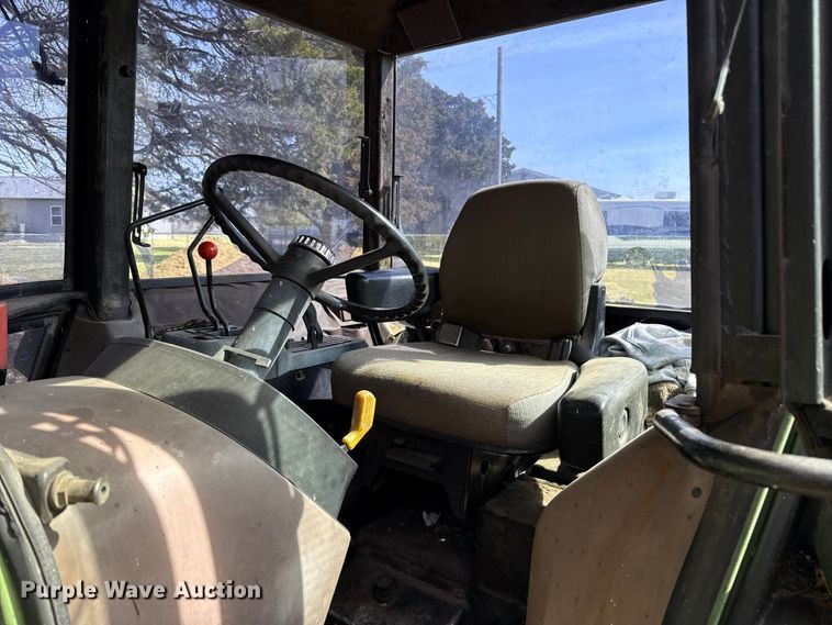 image for item ES5877 1983 John Deere 2950 tractor