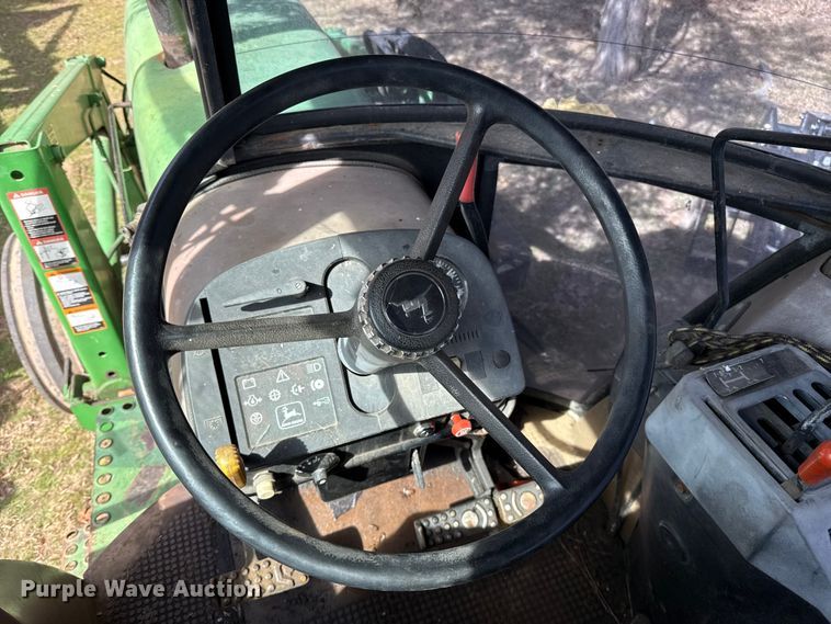 image for item ES5877 1983 John Deere 2950 tractor