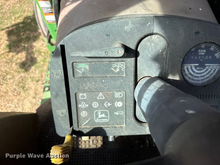 image for item ES5877 1983 John Deere 2950 tractor