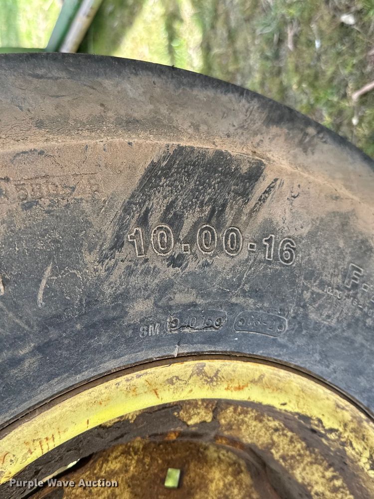 image for item ES5877 1983 John Deere 2950 tractor