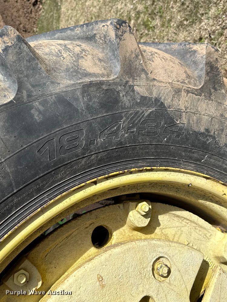 image for item ES5877 1983 John Deere 2950 tractor