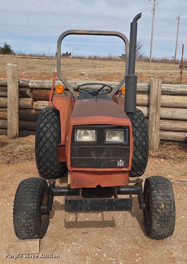 image for item ET1273 International 254 tractor