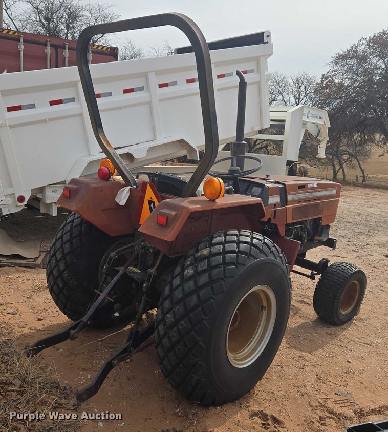 image for item ET1273 International 254 tractor